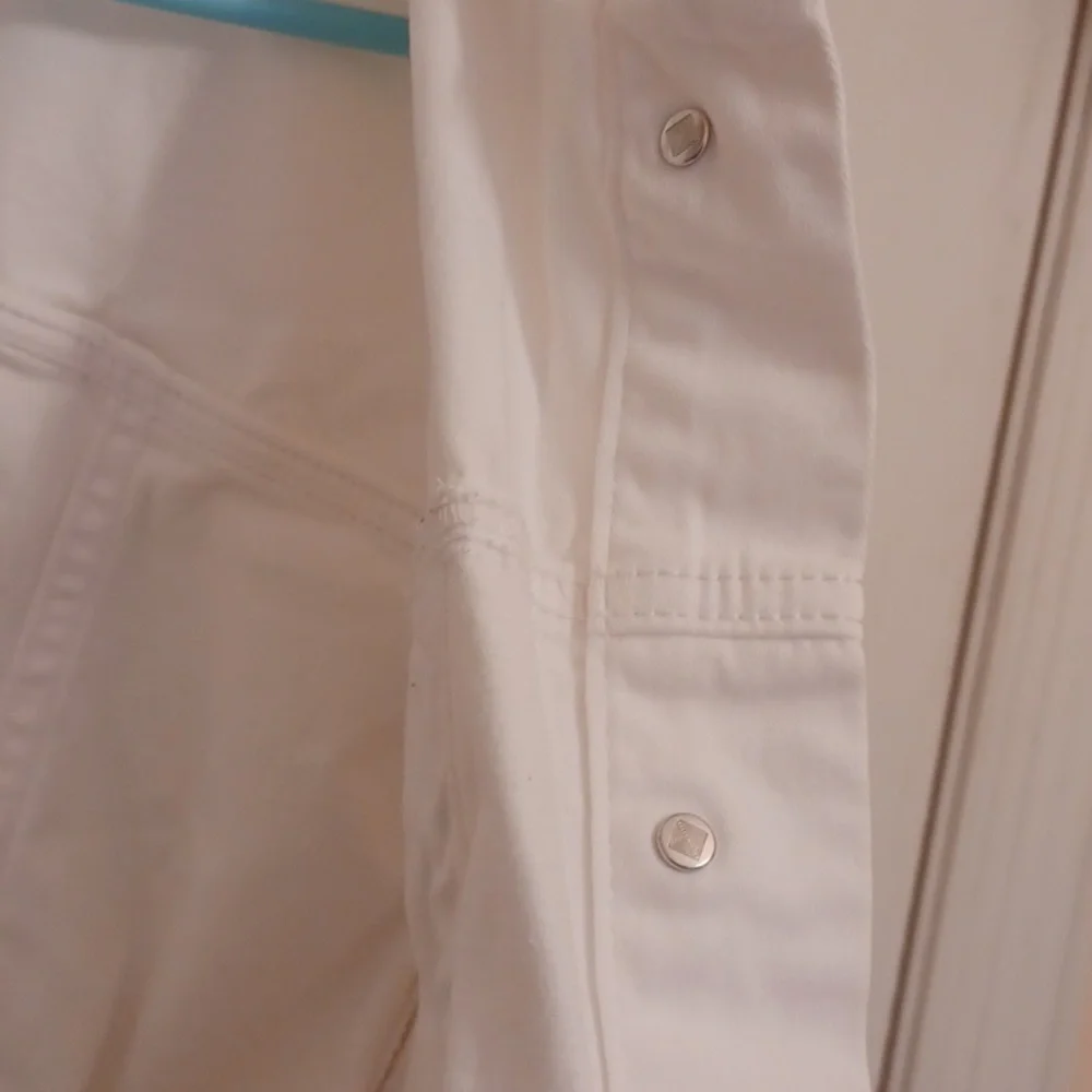Soft White Button-Front Jacket - Picture 7 of 7